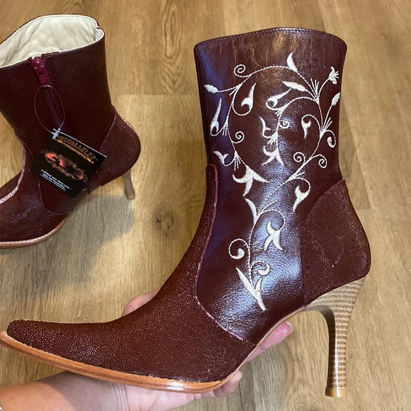 Indomables Women’s Leather Heeled Cowboy Boots size 7 stitched floral design - Picture 6 of 16